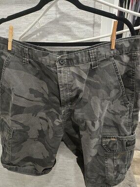 Wrangler Mens Camo Cargo Shorts in Gray Green